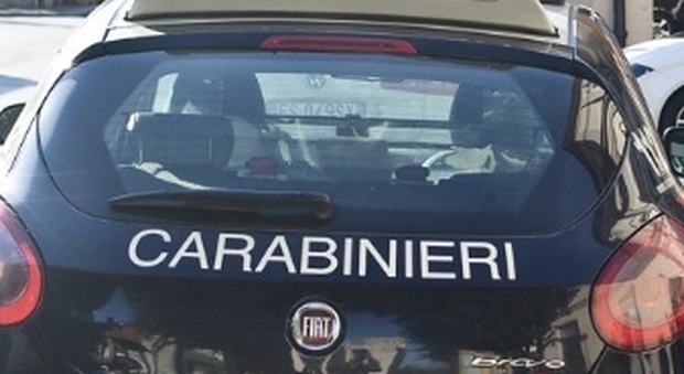 Forza Nuova, festeggia i 18 anni lanciandi sassi contro l'auto dei carabinieri