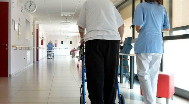La grande fuga dalle Rsa: in Puglia 500 infermieri in meno