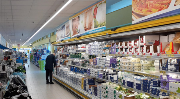 Green pass obbligatorio anche al supermercati: il governo ci pensa