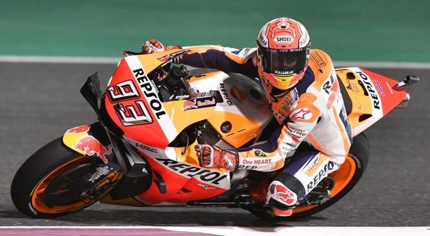 MotoGp, Marquez subito il più veloce in Qatar. Quarto tempo per Valentino Rossi, fuori però dalla top ten