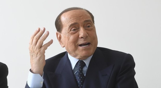 Governo, Berlusconi alla manifestazione di Fi: «Chi guarda a Italia Viva di Renzi è fuori dal partito»