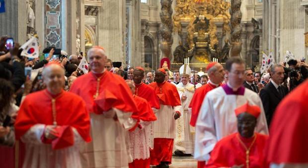Il Papa crea 17 nuovi cardinali poi denuncia il virus della polarizzazione nel mondo e nella Chiesa