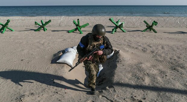 Il Pentagono: «Contrattacco dell’Ucraina, russi in difficoltà». Biden: rischio attacco chimico