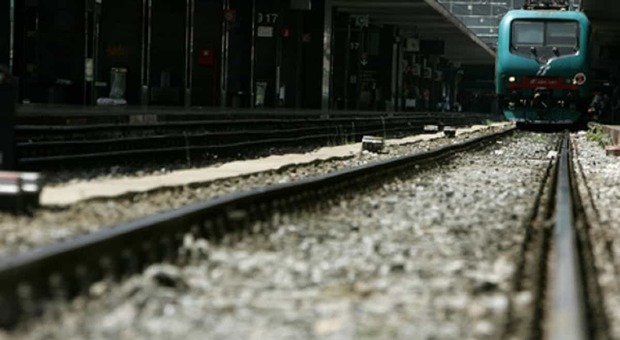 Padova, muore travolto dal treno Regionale: dramma lungo i binari