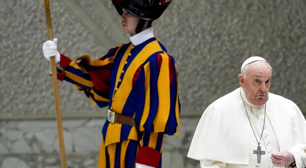 Papa Francesco avverte: «La tristezza del cuore che porta al pessimismo assoluto è opera del demonio»