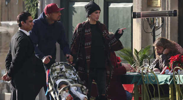 Melissa Satta e Boateng, shopping con Maddox in attesa di "trasferirsi" in Italia