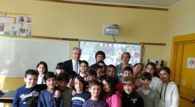 Rieti, l'onorevole Pastorelli in visita alle scuole elementari