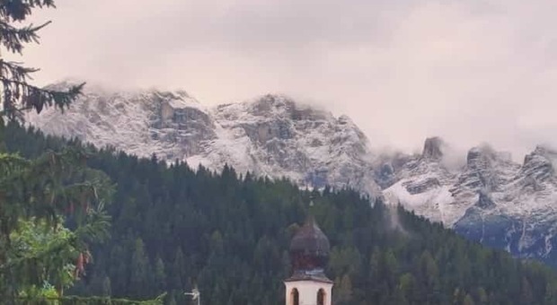 Val di Zoldo, oggi, 6 ottobre 2021, prima nevicata stagionale sulla Civetta.