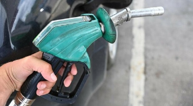 Frode nei carburanti: 6 misure cautelari e sequestro di oltre 3,2 milioni di euro