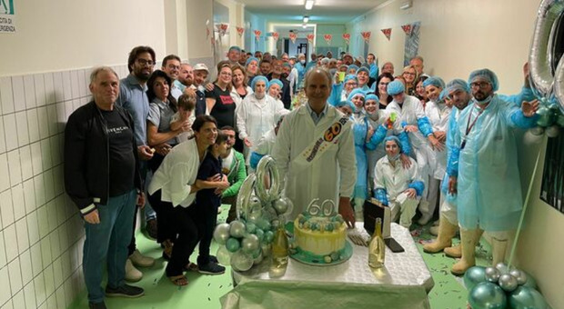 Lecce, imprenditore dona ai dipendenti i soldi della sua festa di compleanno: 30mila euro in busta paga