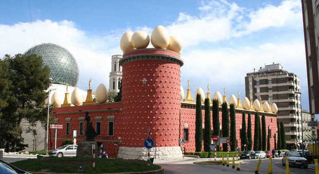 Il palazzo che ospita la casa museo di Salvador Dalì, a Figueres