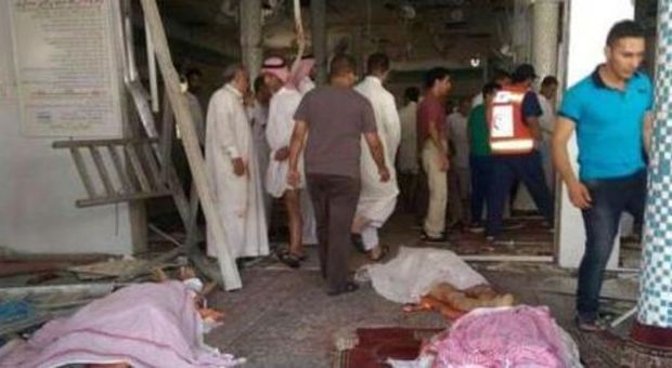 Arabia Saudita, 20 morti e 100 feriti nell'attentato alla moschea sciita