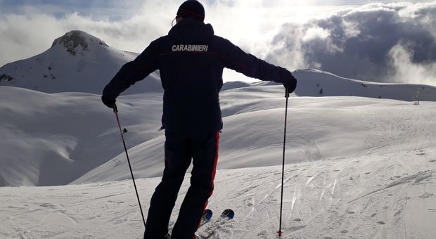 Carabinieri sciatori lungo le piste di Piancavallo