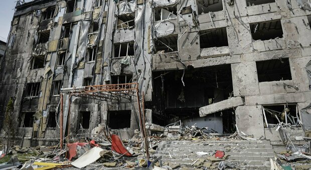 Orrore Mariupol, scoperti 200 cadaveri in un rifugio sotto un grattacielo