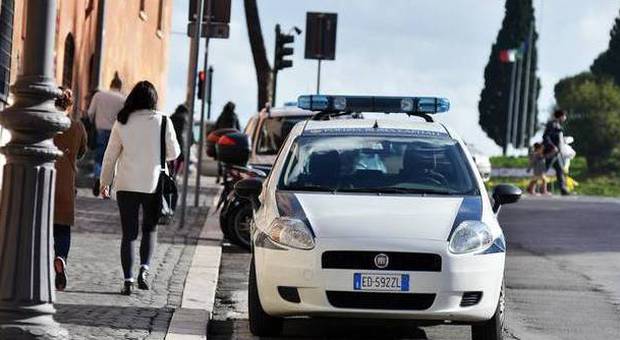 Roma, bufera sui vigili: auto con l'assicurazione scaduta