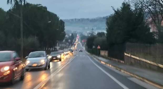 Allarme maltempo, frana la strada e il traffico va in tilt a San Biagio e anche all’Aspio