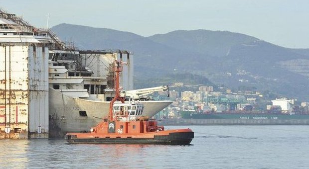 Costa Concordia, il relitto a Genova nel bacino dove sarà demolito