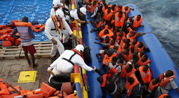 Migranti, Gentiloni: «L'Ue intervenga per evitare situazione insostenibile»