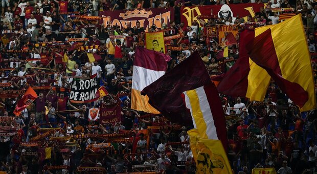 Roma, i tifosi tornano allo stadio: con il Genoa 30 mila presenze. Il bilancio all’Olimpico è in attivo