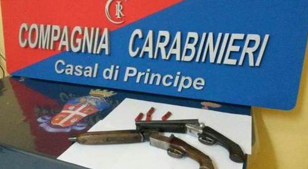 Casal di Principe, nascondeva in casa due fucili a canne mozze: arrestato dai carabinieri