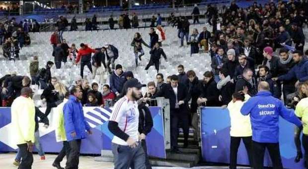 Strage di Parigi: "Il kamikaze tentò 4 volte di entrare nello stadio, ma fu sempre respinto"
