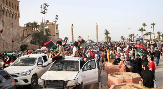 Libia, trovati 106 cadaveri nell'ospedale di Tarhuna, il governo: «Uccisi da milizie di Haftar»