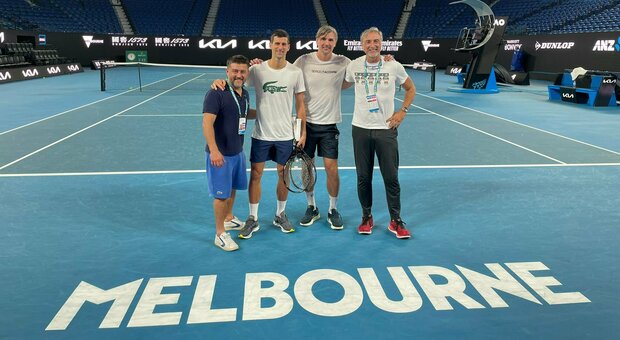 Novak Djokovic è libero (per ora): «Voglio restare in Australia per partecipare agli Open»