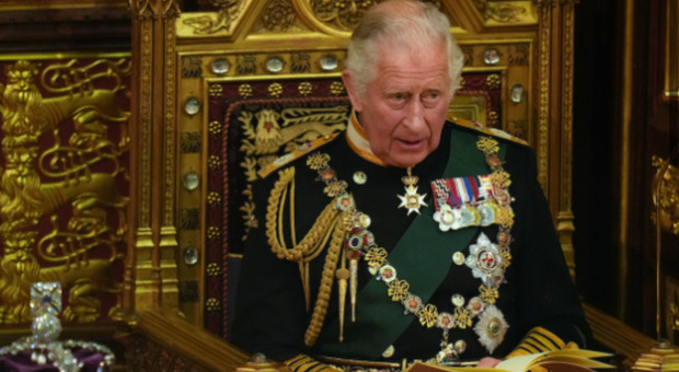 Re Carlo, i sensitivi: «Conseguenze devastanti per la Royal Family»