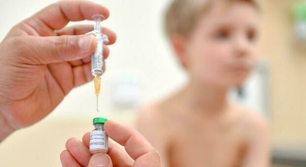 Niente vaccini ai figli, genitori condannati a pagare la multa