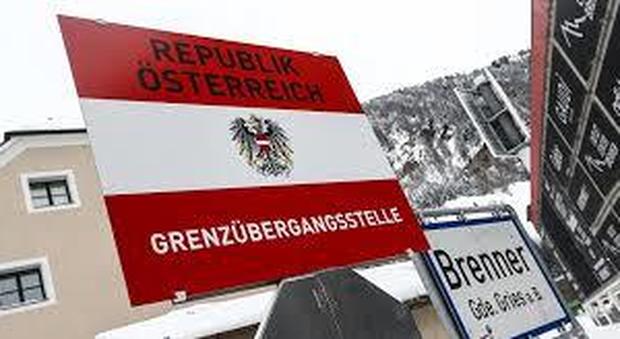 Coronavirus, l'Austria blocca i collegamenti ferroviari con l'Italia dopo aver fermato un intercity al Brennero. «A bordo due casi sospetti»
