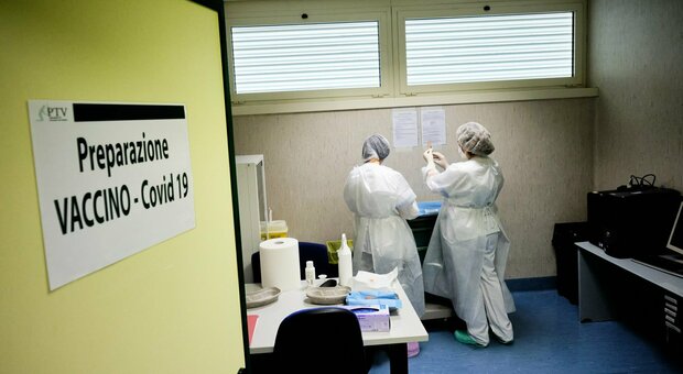 Vaccino, dai documenti richiesti all'assistenza medica: le "istruzioni per l'uso" di Aifa