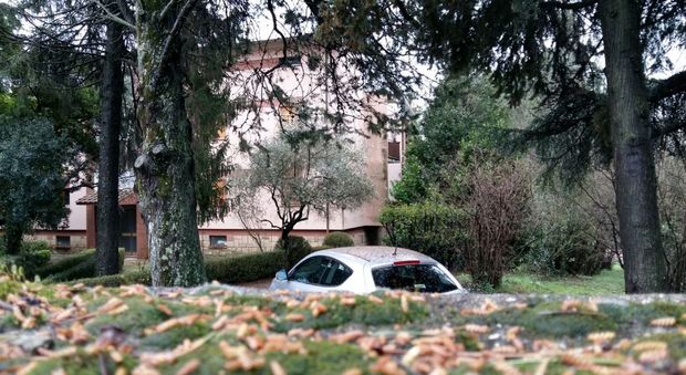 Orrore a Viterbo, anziana donna trovata morta nel congelatore di casa