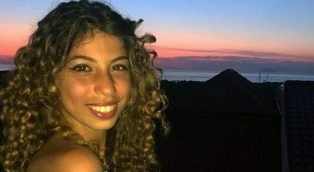 Giulia Scaffidi, morta di anoressia a 17 anni. Il fratello: «Pesava 26 kg e beveva acqua bollente»