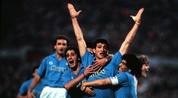 Ferrara dopo il gol segnato nella finale di Coppa Uefa a Stoccarda il 17 maggio 1989