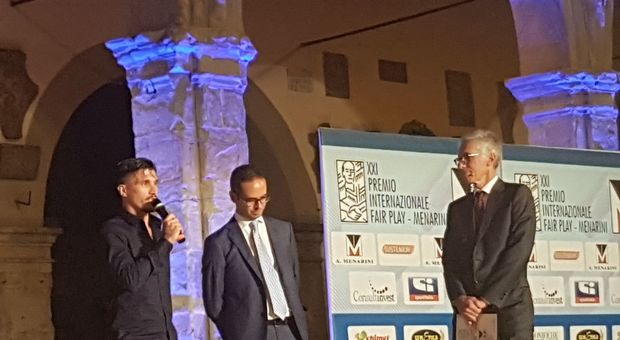 Fabio Pisacane premiato al Fair Play di Menarini