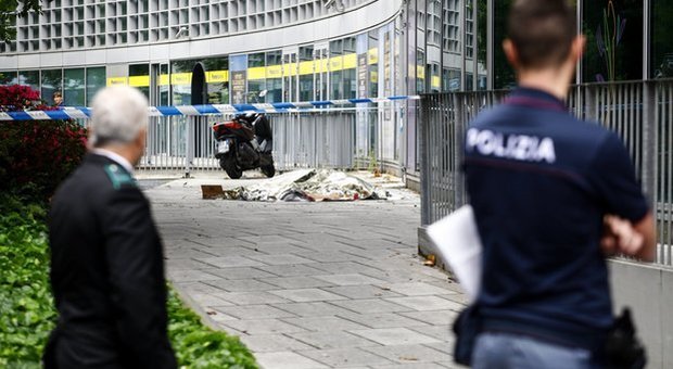 Impiegata della Regione si lancia dal settimo piano di Palazzo Lombardia: morta sul colpo