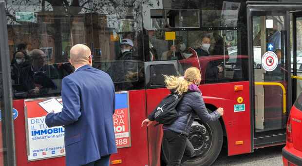 Stop allo smart working e nuovi orari per le scuole: ecco il piano anti-caos per i bus