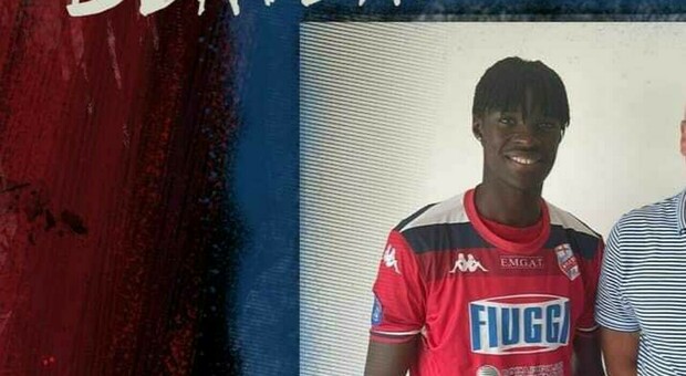 Giovane calciatore muore a soli 19 anni per un malore, la serie D piange Marco Tampwo