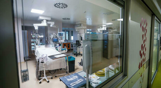 Covid Hospital di Maddaloni in ginocchio: «Pochi operatori sanitari, è un inferno»