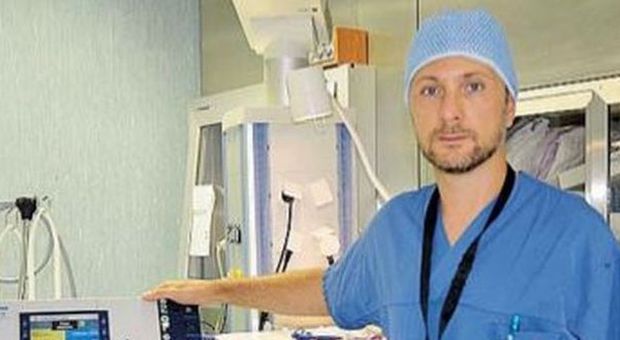Medico asporta un tumore allo stomaco senza incisione chirurgica: la prima volta in Europa