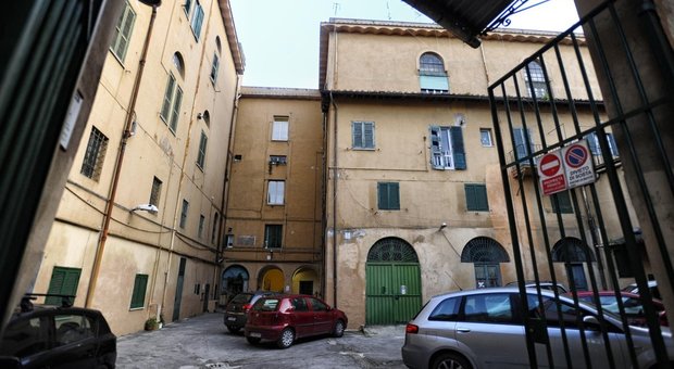 Roma, affittopoli militare: case in Centro a 800 euro ma senza averne il diritto
