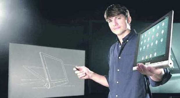 Kutcher, da Jobs a Lenovo: la multinazionale assume l'attore per sviluppare i nuovi tablet Yoga