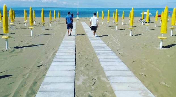 Turismo, a giugno spiagge deserte causa Covid: -65% in Friuli Venezia Giulia, -50% in Veneto
