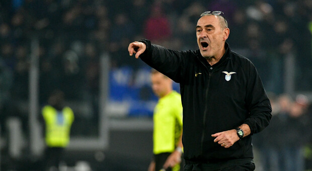 Sarri, lutto per l'allenatore della Lazio: lascia lo stadio Olimpico dopo il match e salta le interviste