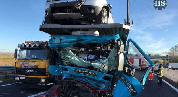 A4 nel caos: carambola fra 5 camion a Portogruaro, riaperta da poco