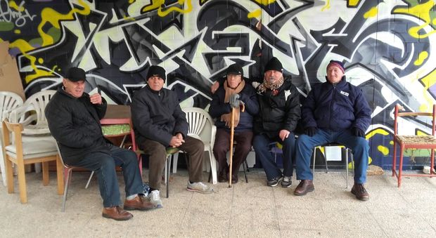 Un gruppo di anziani al percorso verde a Perugia