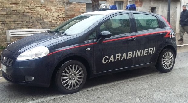 Ancona, truffa supercar, assegni clonati e minacce: banda sgominata