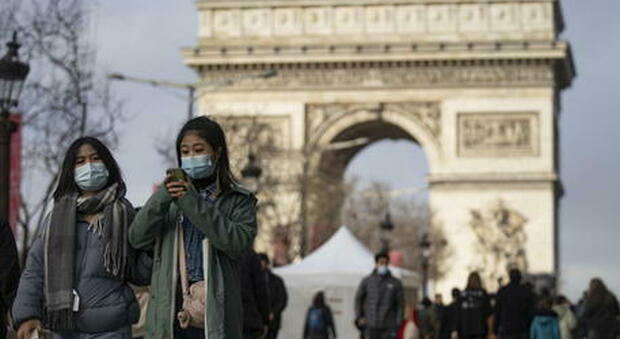 Parigi, cade e resta 9 ore a congelare sul marciapiede: "il fotografo del tango" muore nell'indifferenza