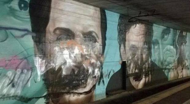 Circumvesuviana, la rivolta contro i vandali: i napoletani recuperano i murales imbrattati