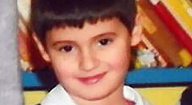 Francesco muore a 7 anni per l'otite curata con l'omeopatia al posto degli antibiotici: medico sospeso per 6 mesi